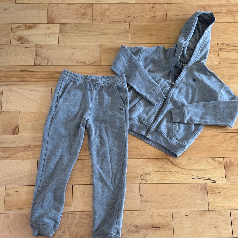 AbercrombieKids gray Sweatpants & Hoodie Set